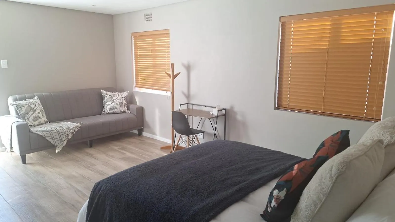 Summerstrand Holiday Apartment, Erasmus Drive, Pe Port Elizabeth Apartment